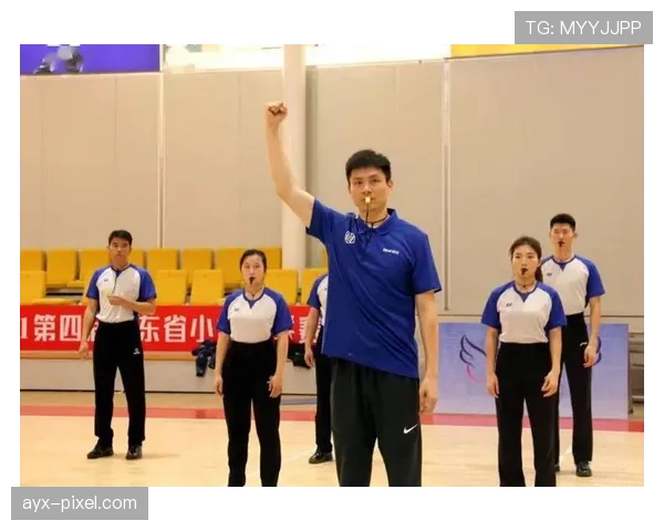 篮球规则中球碰裁判属于什么情况？新手球员如何避免因此失分？